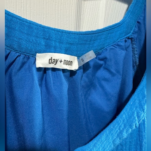 ADORABLE GAUZY COTTON ——size small—— mini-dress - Picture 3 of 3